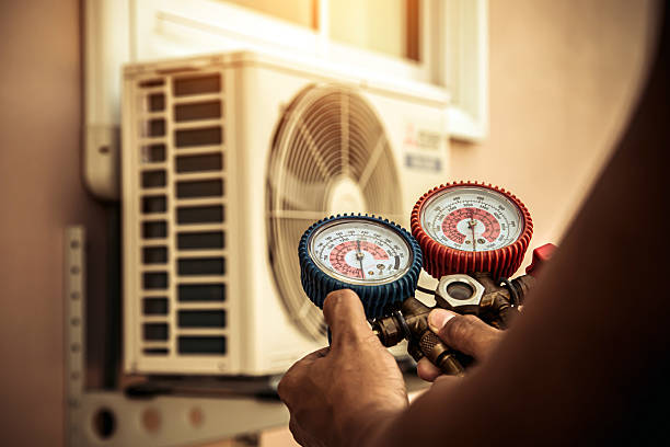 Professional Hvac Maintenance technician working in Banquete, TX